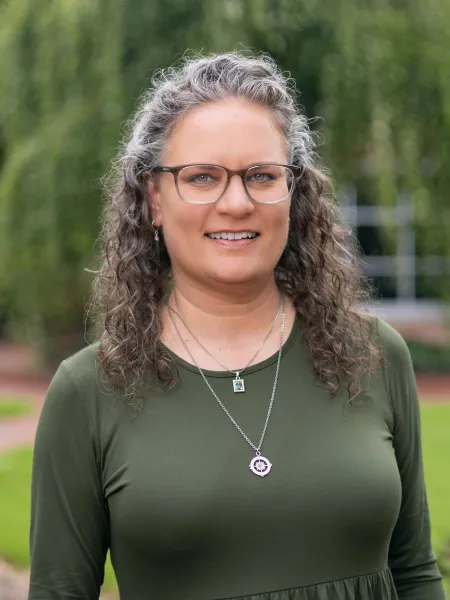 Elizabeth Malone Headshot
