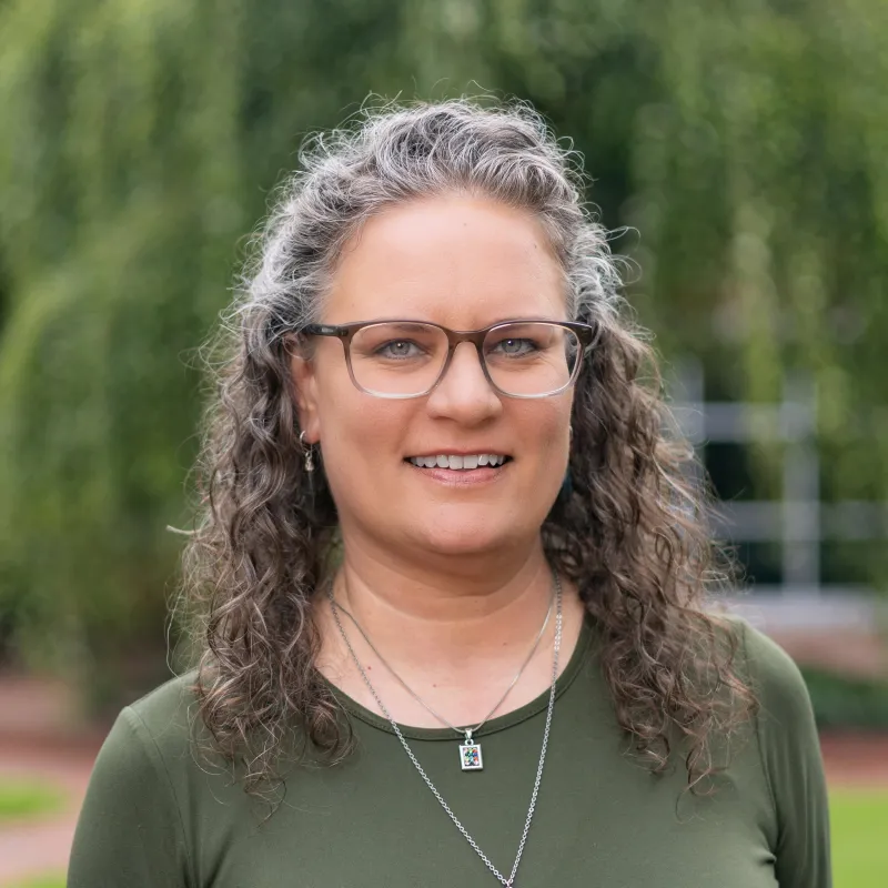 Elizabeth Malone Headshot